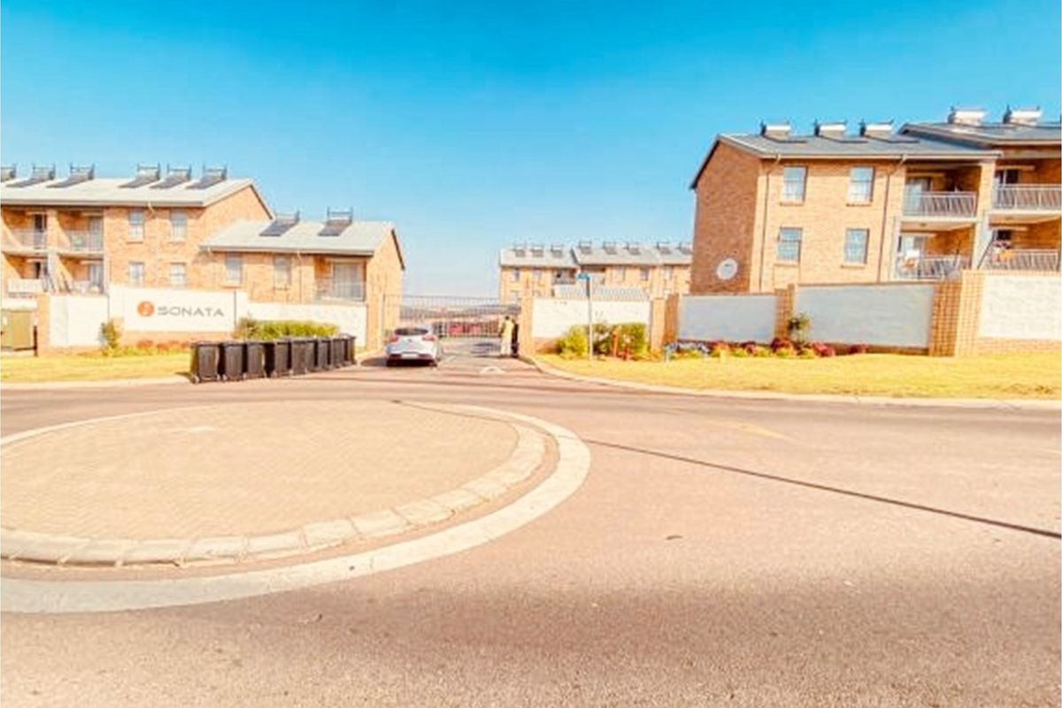 For Sale: 2-Bedroom, 1-Bath Apartment with Double Carport - Photo 3