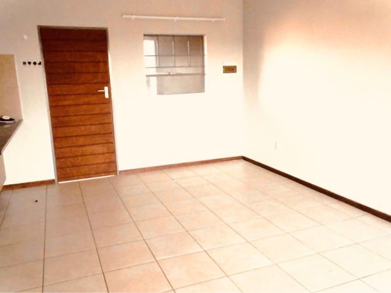 For Sale: 2-Bedroom, 1-Bath Apartment with Double Carport - Photo 4