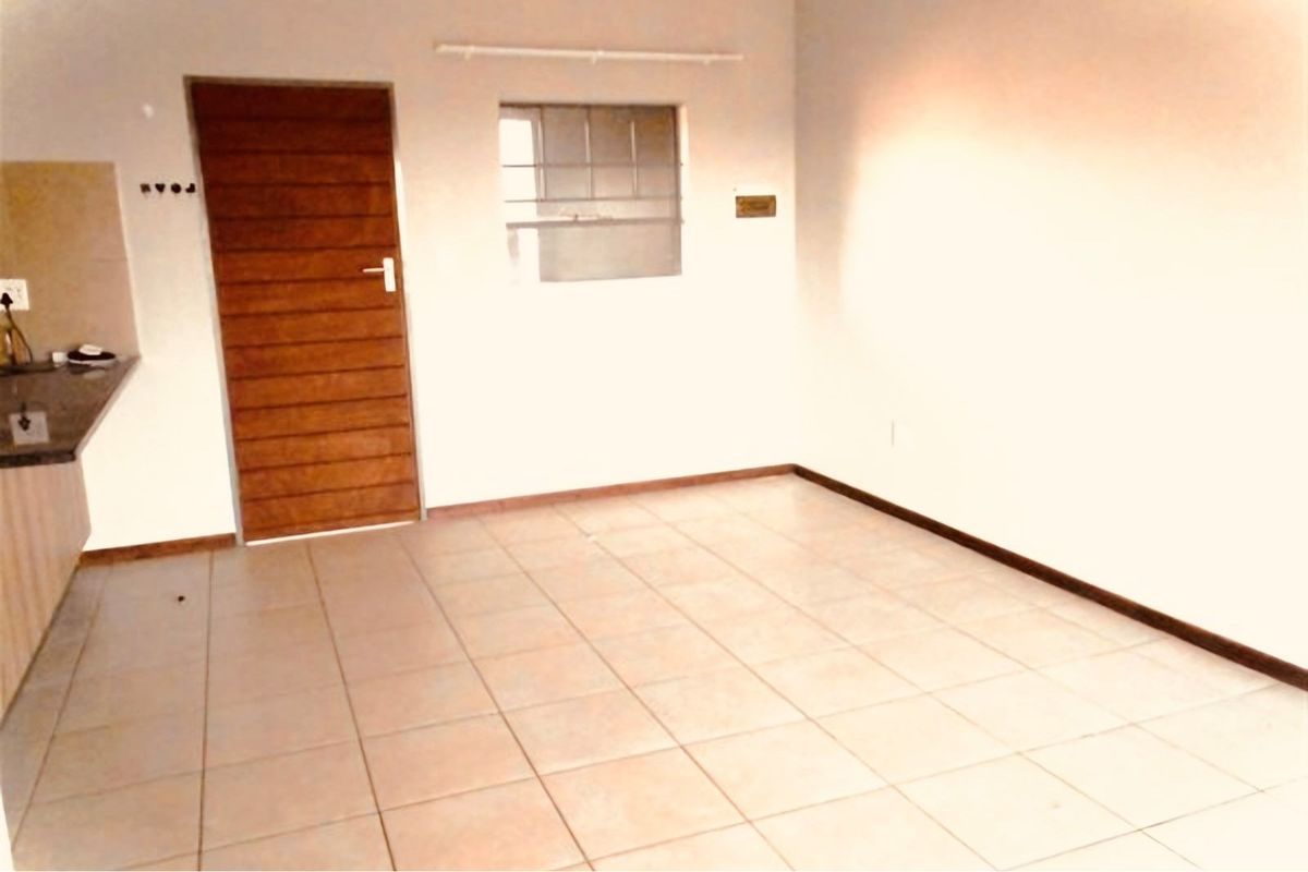 For Sale: 2-Bedroom, 1-Bath Apartment with Double Carport - Photo 4