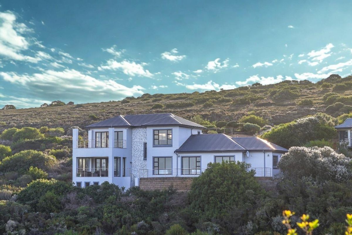 Discover Your Dream Home in Pinnacle Point Estate! - Photo 4