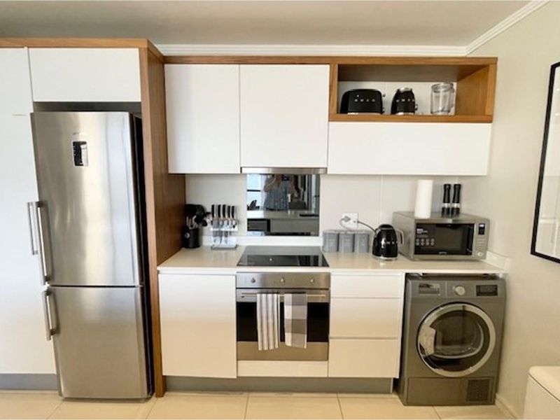 Beautifully fully furnished 2 bed apartment in Sandton! - Photo 9