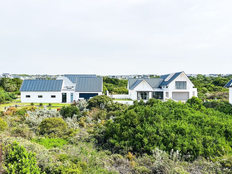 Beautiful Four Bedroom All En-Suite Family Home - Photo 3