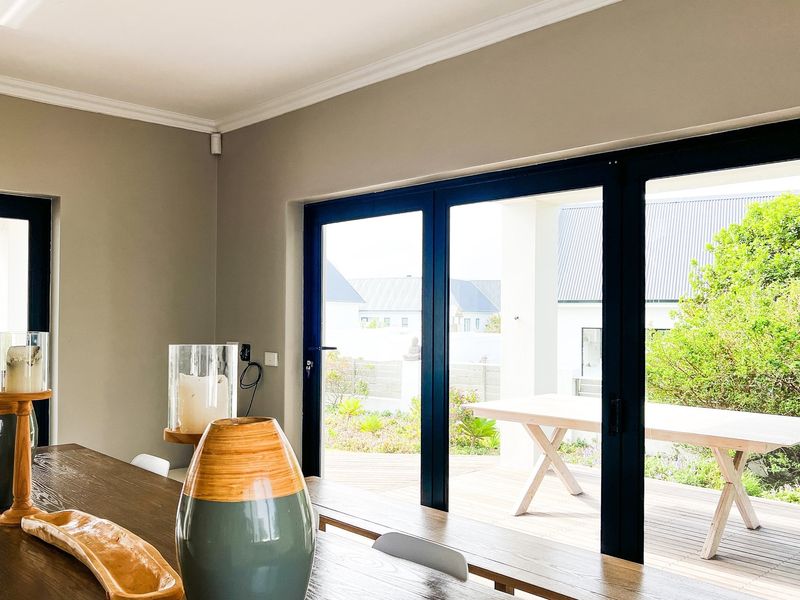 Beautiful Four Bedroom All En-Suite Family Home - Photo 9