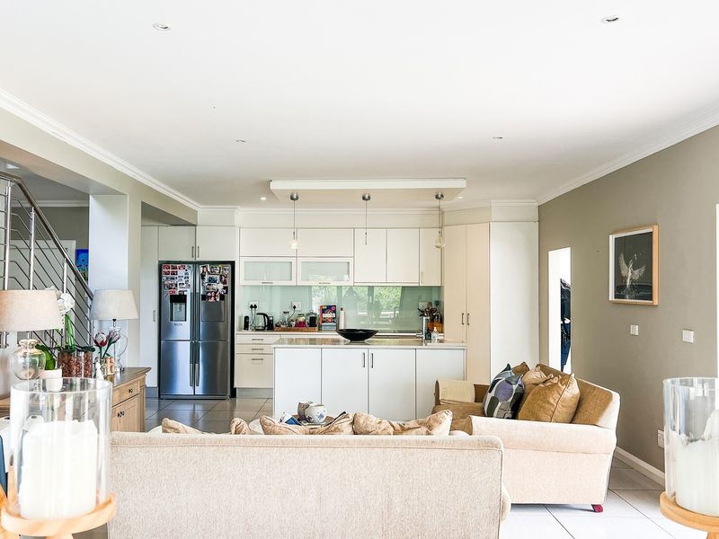 Beautiful Four Bedroom All En-Suite Family Home - Photo 5