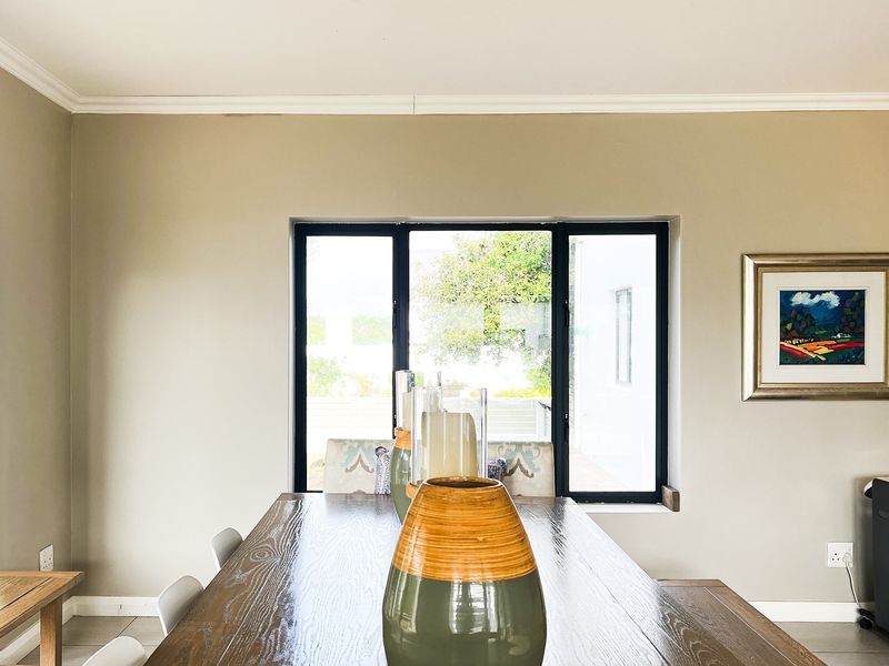 Beautiful Four Bedroom All En-Suite Family Home - Photo 8