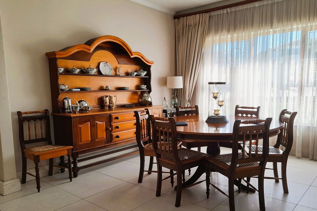 SPACIOUS FAMILY HOME IN BLUEWATER BAY - Photo 4