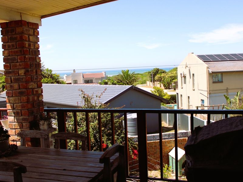 Coastal Comfort for the Whole Family - Photo 3