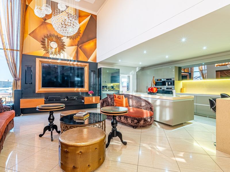 Luxury 6 Bedroom Modern Home - Photo 6