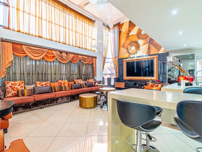 Luxury 6 Bedroom Modern Home - Photo 5