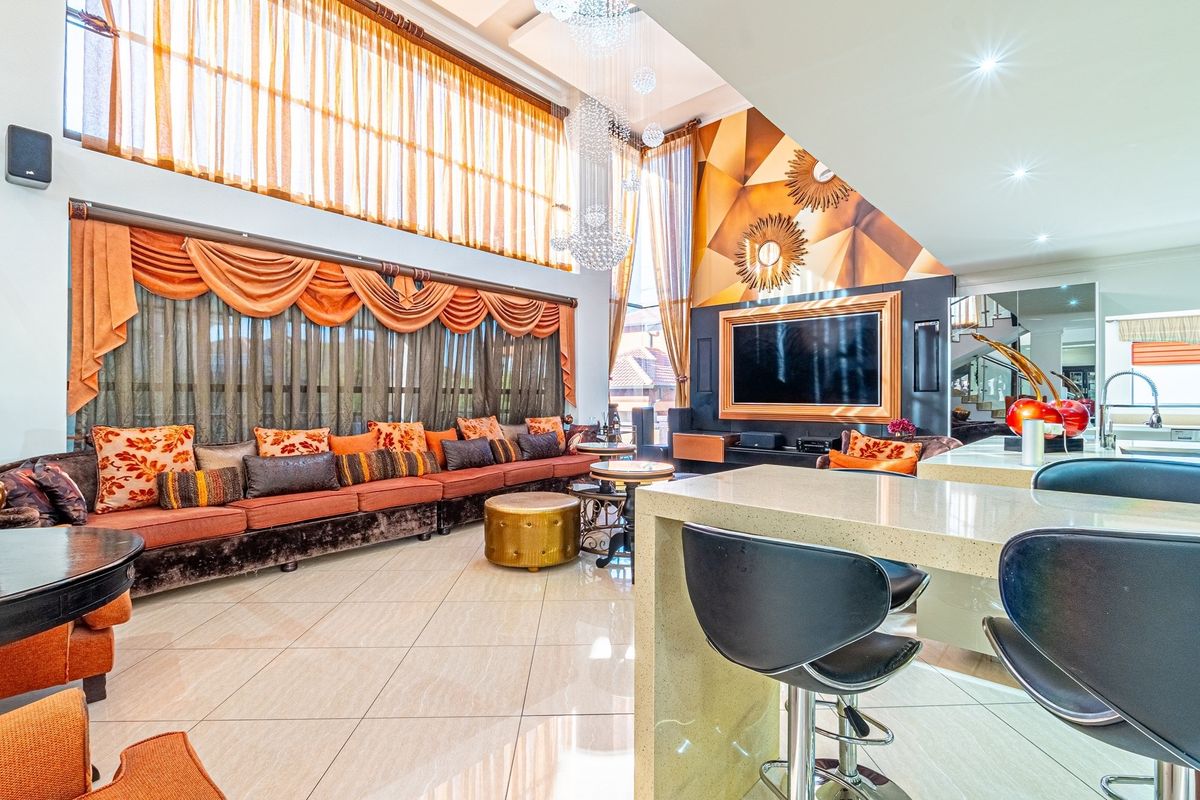 Luxury 6 Bedroom Modern Home - Photo 5