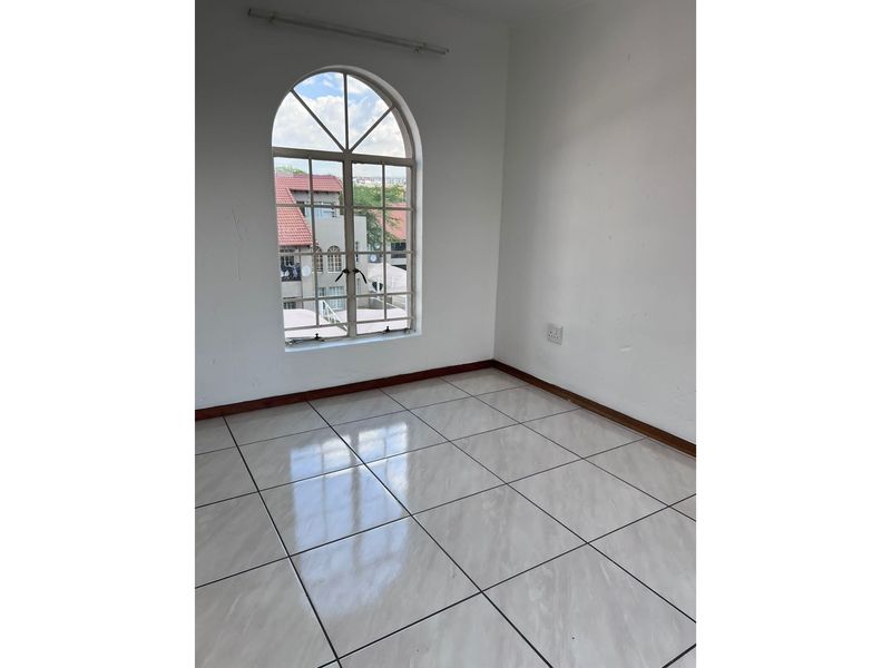 3 Bed,1 bath Loft apartment for rent in Noordwyk - Photo 10