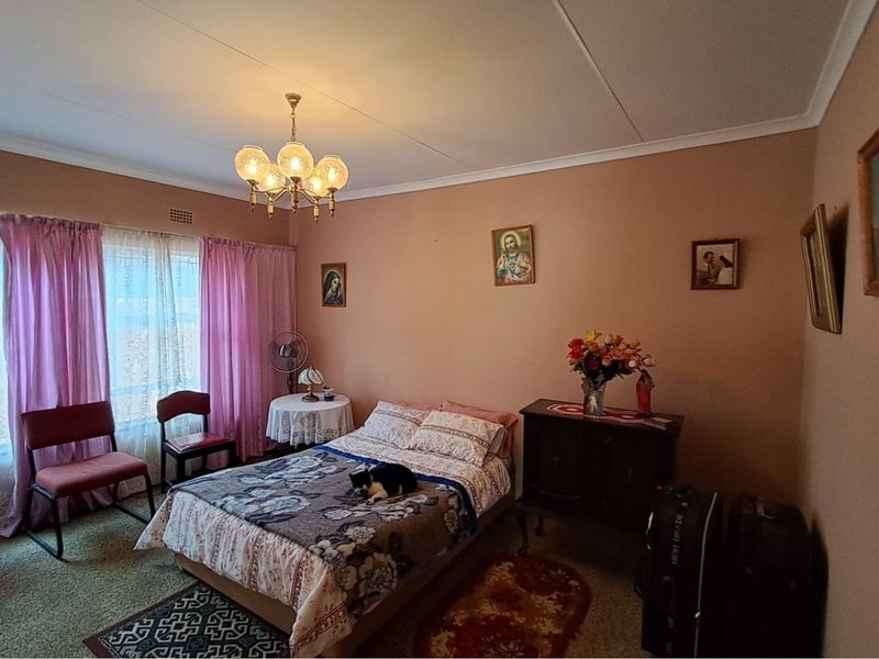 NEAT HOME! - Photo 2