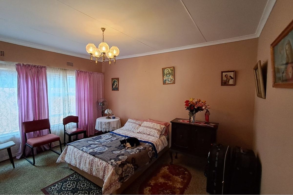 NEAT HOME! - Photo 2