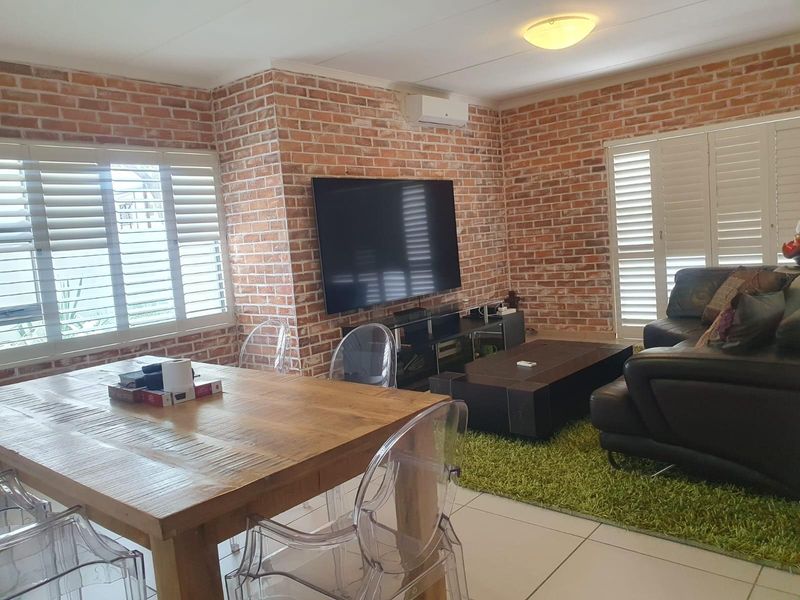 "Modern Luxury 3bed Home, Complete with Solar, for Sale in Broadacres'' - Photo 8