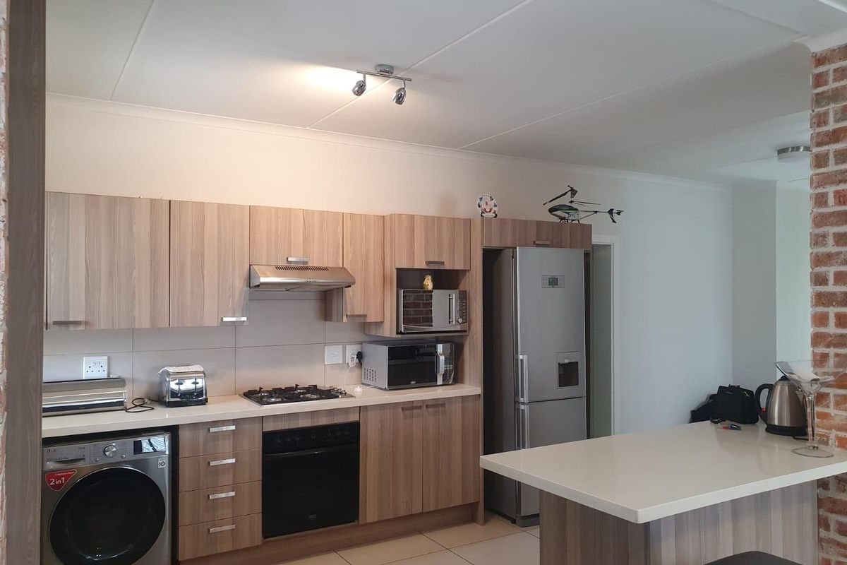 "Modern Luxury 3bed Home, Complete with Solar, for Sale in Broadacres'' - Photo 4