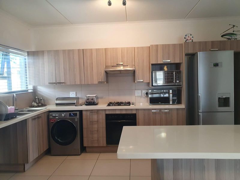 "Modern Luxury 3bed Home, Complete with Solar, for Sale in Broadacres'' - Photo 5