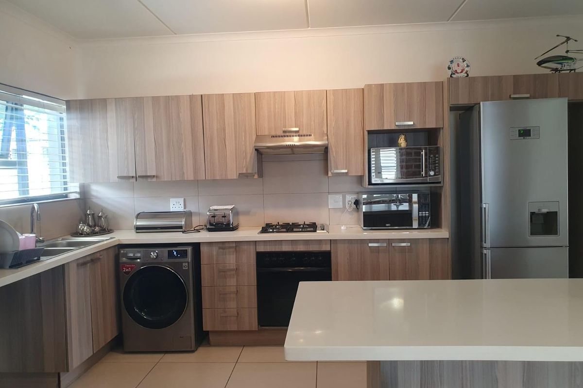 "Modern Luxury 3bed Home, Complete with Solar, for Sale in Broadacres'' - Photo 5