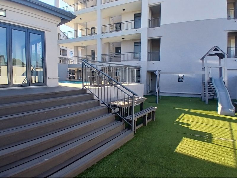 Stunning Top-Floor 2-Bedroom 2-bathroom top Unit for Sale - Photo 2