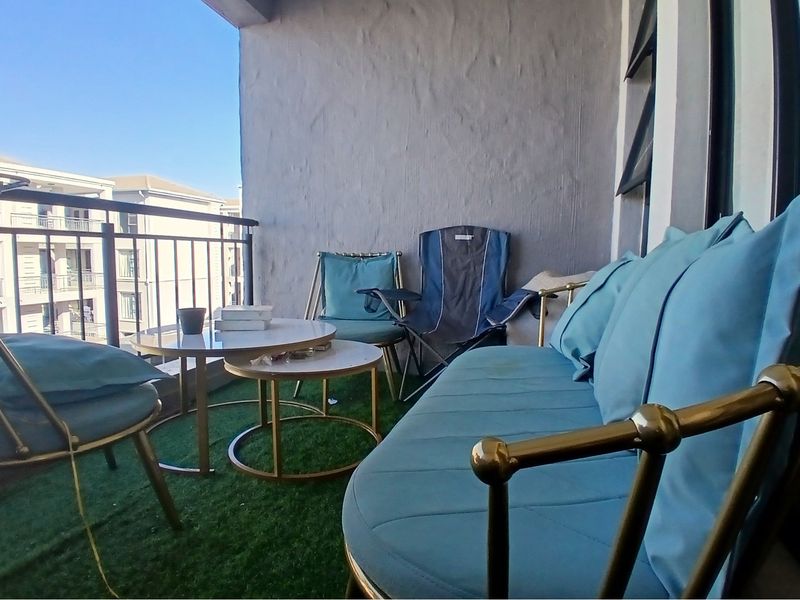 Stunning Top-Floor 2-Bedroom 2-bathroom top Unit for Sale - Photo 8