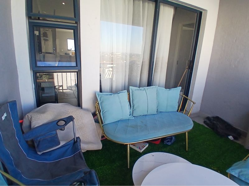 Stunning Top-Floor 2-Bedroom 2-bathroom top Unit for Sale - Photo 9