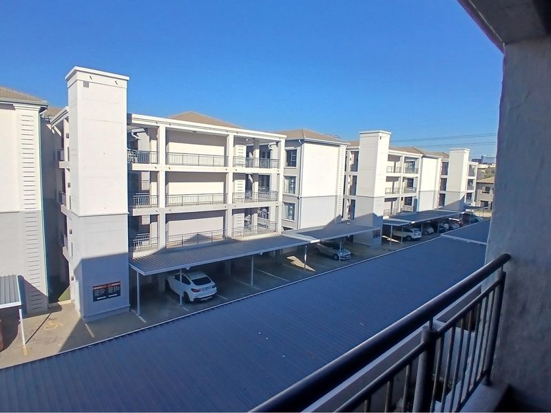 Stunning Top-Floor 2-Bedroom 2-bathroom top Unit for Sale - Photo 5