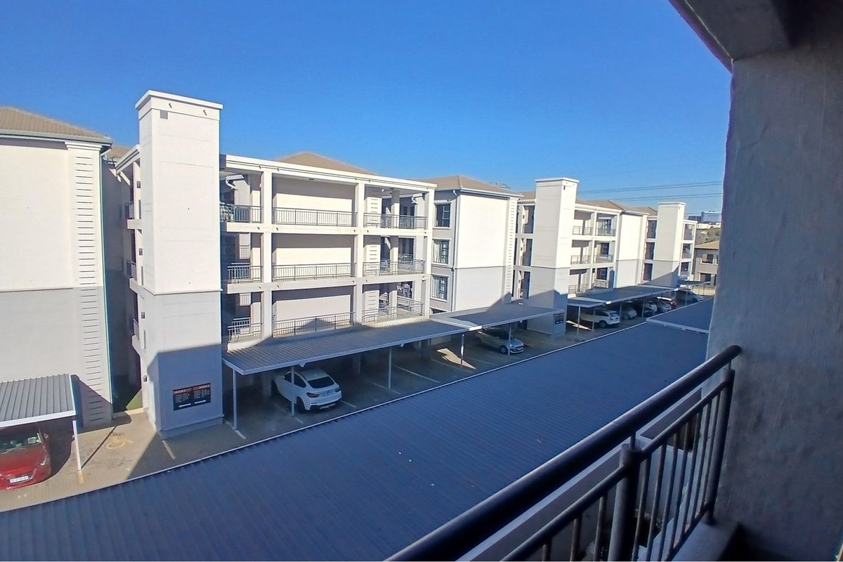 Stunning Top-Floor 2-Bedroom 2-bathroom top Unit for Sale - Photo 5