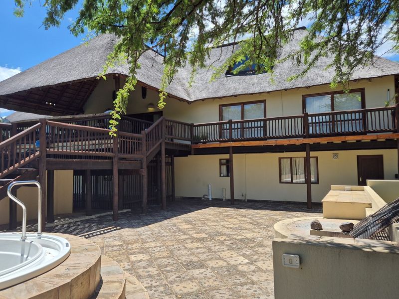 Luxurious Thatch Roof, Bushveld Home in Blyde Wildlife Estate, Hoedspruit. EXCELLENT VALUE - Photo 6