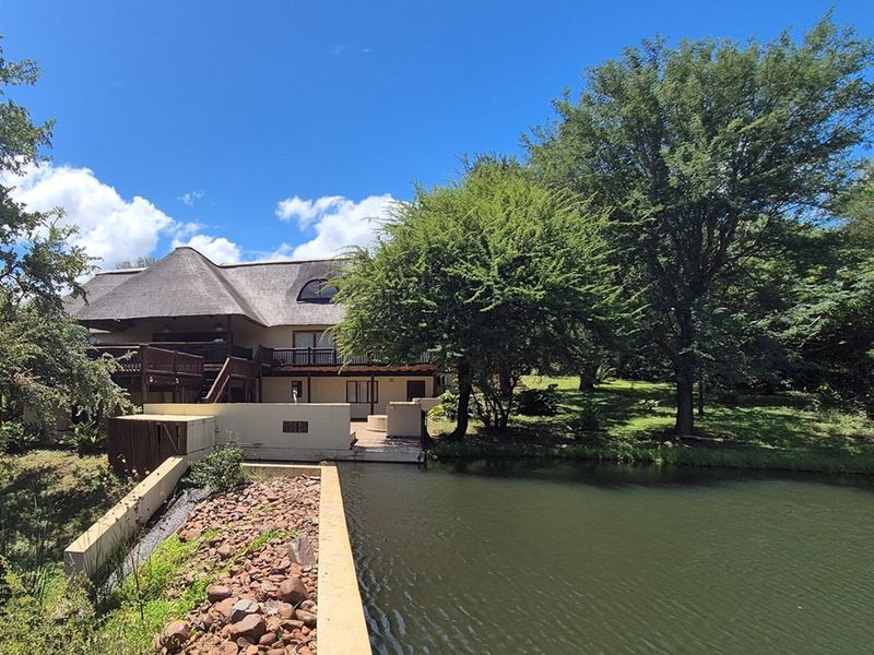 Luxurious Thatch Roof, Bushveld Home in Blyde Wildlife Estate, Hoedspruit. EXCELLENT VALUE - Photo 3
