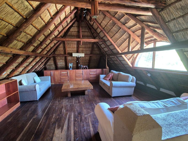 Luxurious Thatch Roof, Bushveld Home in Blyde Wildlife Estate, Hoedspruit. EXCELLENT VALUE - Photo 6