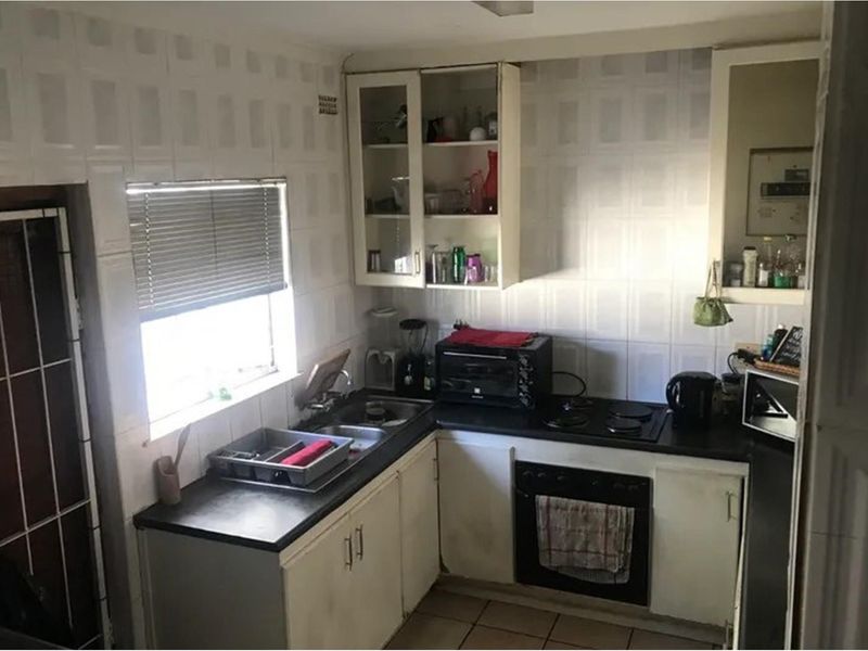 166 sqm 3 bed house on 461 sqm erf with pool in Northpine - Photo 6