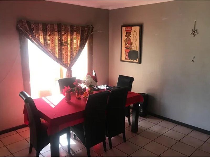 166 sqm 3 bed house on 461 sqm erf with pool in Northpine - Photo 5