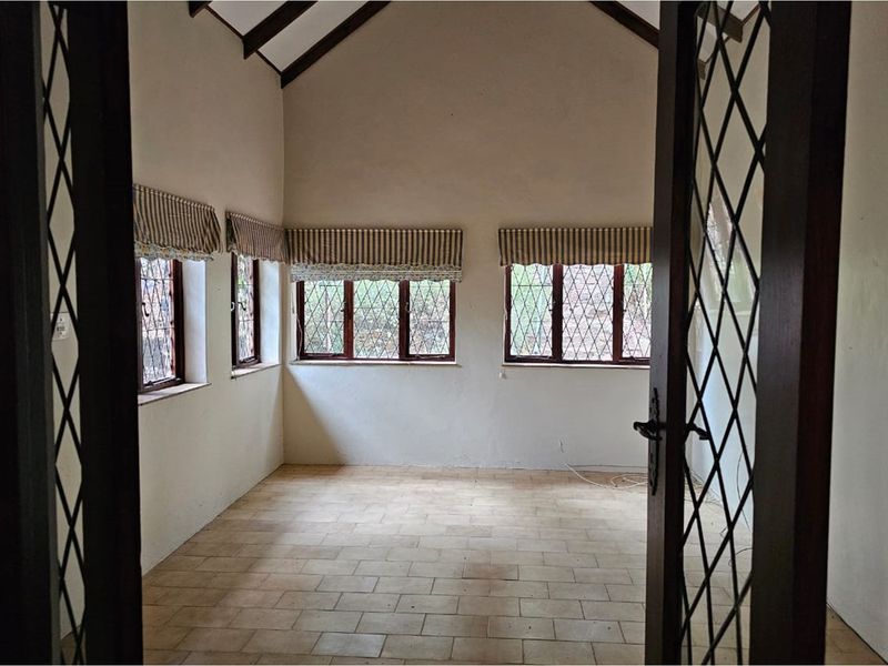 2 Bedroom Cottage with 1 Bedroom Flat, lovely garden and double garage - Photo 10