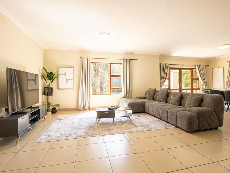 Spacious Family Home in Fourways w/ Staff accommodation  Ideal Location - Photo 9