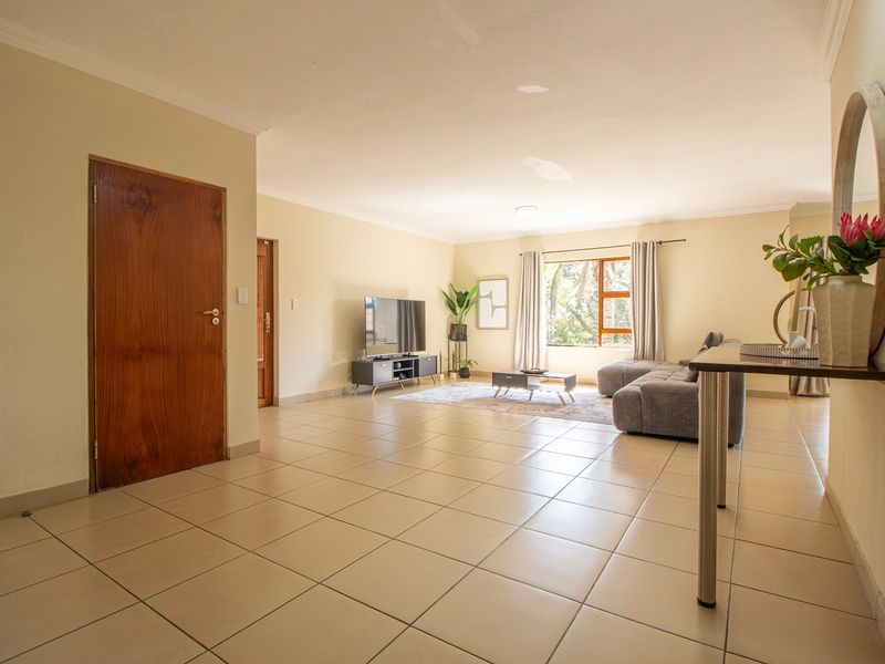 Spacious Family Home in Fourways w/ Staff accommodation  Ideal Location - Photo 6