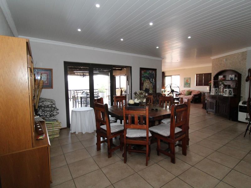 Highlands Wilderness - Three bedroom house with spectacular mountain views - Photo 10