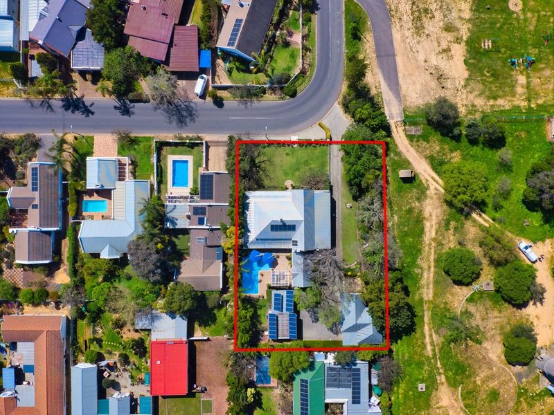 Victorian Homestead with Freestanding Cottage - Photo 2