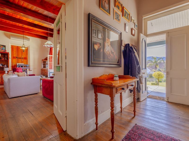 Victorian Homestead with Freestanding Cottage - Photo 5