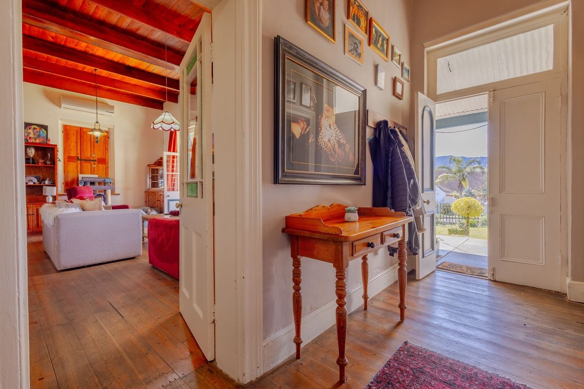 Victorian Homestead with Freestanding Cottage - Photo 5