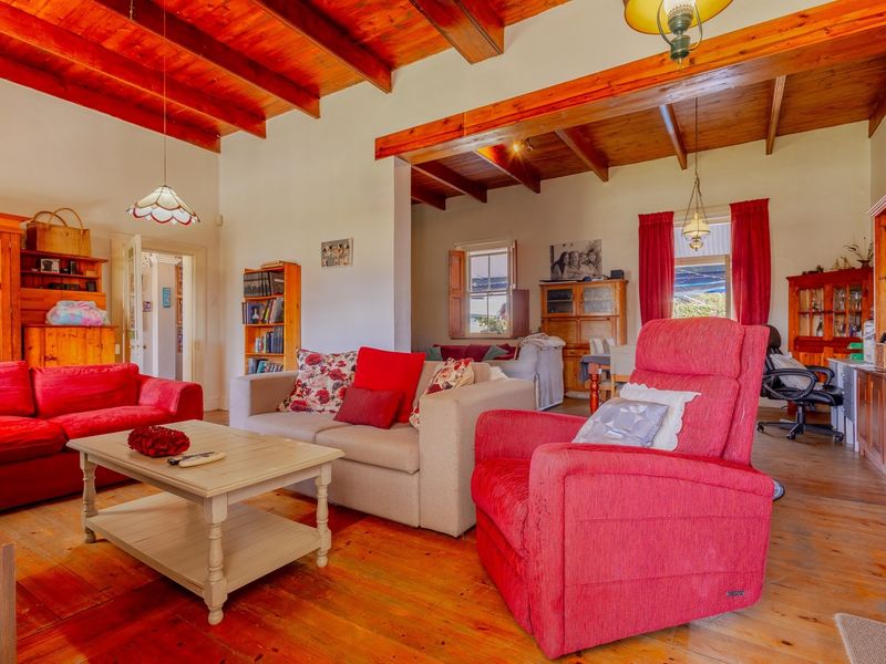 Victorian Homestead with Freestanding Cottage - Photo 9