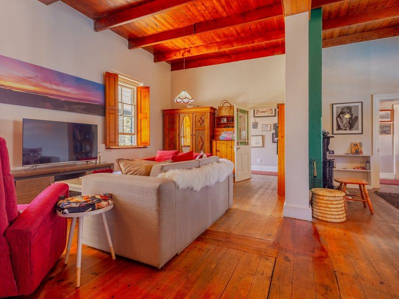 Victorian Homestead with Freestanding Cottage - Photo 8