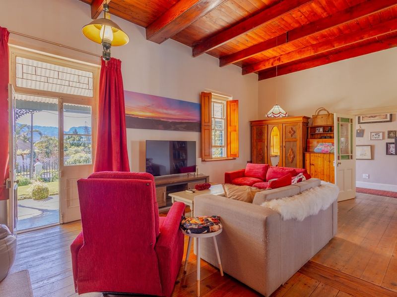 Victorian Homestead with Freestanding Cottage - Photo 7