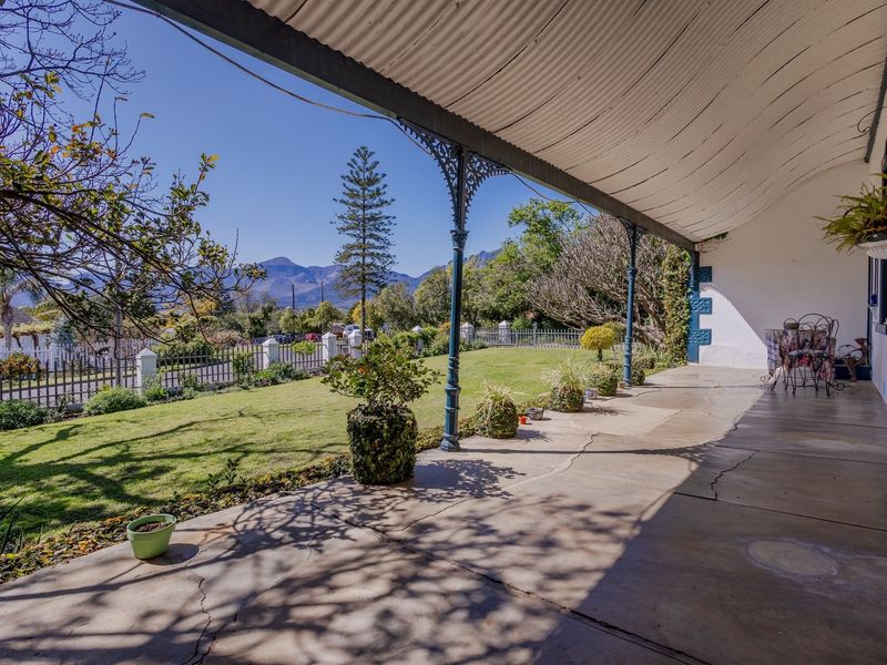 Victorian Homestead with Freestanding Cottage - Photo 3