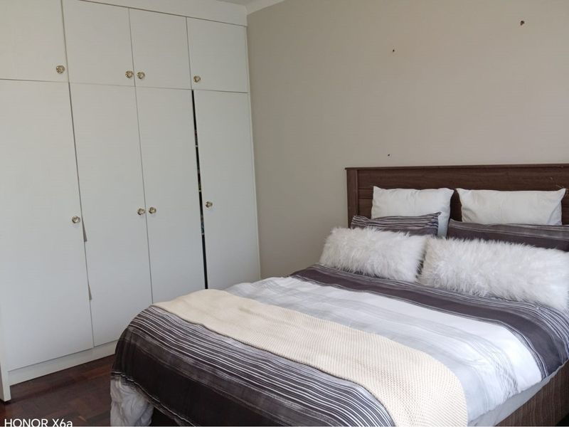 Spacious 2-Bedroom Apartment with Sea View in Summerstrand - For Sale! - Photo 9