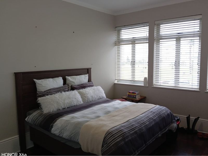 Spacious 2-Bedroom Apartment with Sea View in Summerstrand - For Sale! - Photo 8