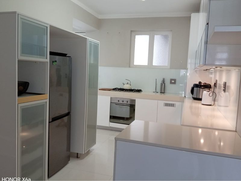 Spacious 2-Bedroom Apartment with Sea View in Summerstrand - For Sale! - Photo 5