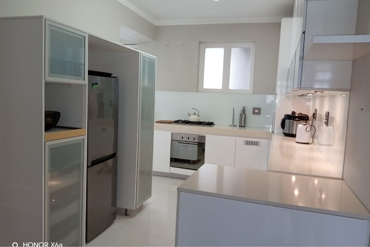 Spacious 2-Bedroom Apartment with Sea View in Summerstrand - For Sale! - Photo 5