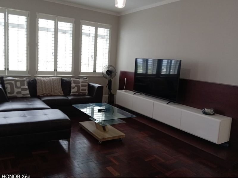 Spacious 2-Bedroom Apartment with Sea View in Summerstrand - For Sale! - Photo 4