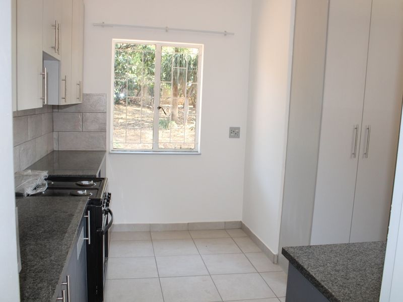 House For Sale in Florauna Pretoria - Photo 6