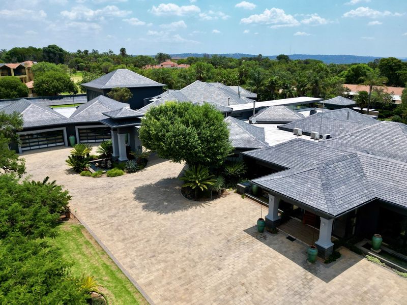 Flagship Mooikloof Equestrian Villa - Distinguished Off-Grid Luxury for the Elite Buyer - Photo 3