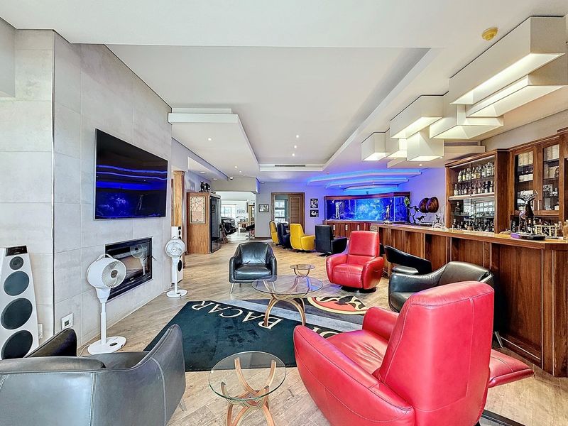 Flagship Mooikloof Equestrian Villa - Distinguished Off-Grid Luxury for the Elite Buyer - Photo 7